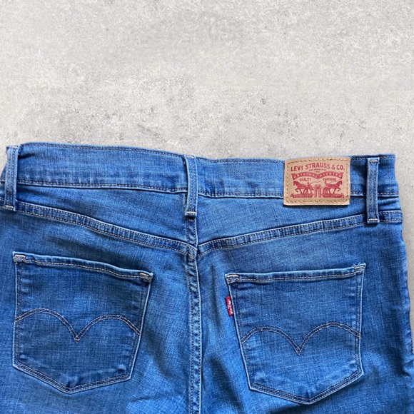 Levi Straight Fit Shorts Size 29 - Picture 4 of 6